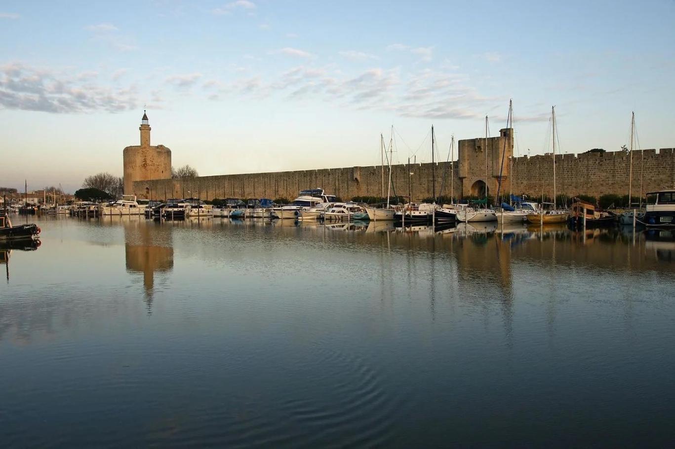 La Villa Mazarin Aigues-Mortes Exterior foto The port of Aigion