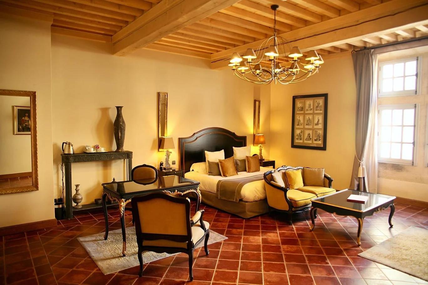 La Villa Mazarin Aigues-Mortes Exterior foto A room at the hotel