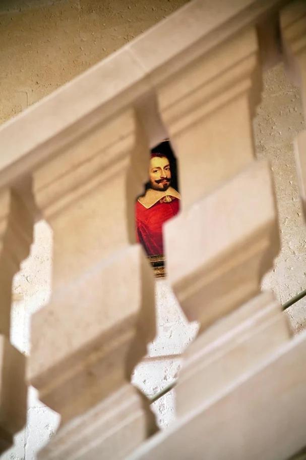 La Villa Mazarin Aigues-Mortes Exterior foto The figure of the Virgin Mary in the painting