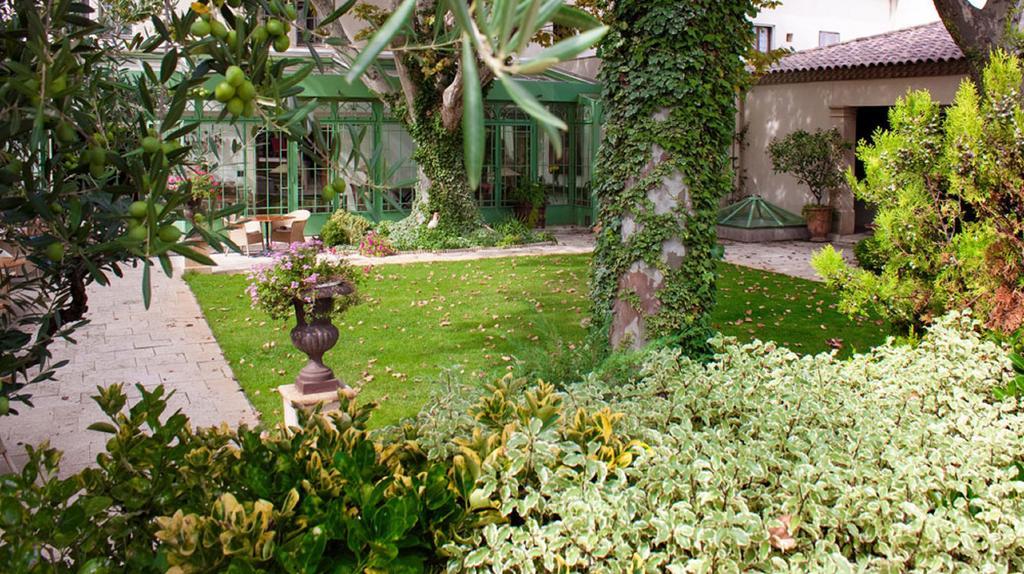 La Villa Mazarin Aigues-Mortes Exterior foto The garden of the museum