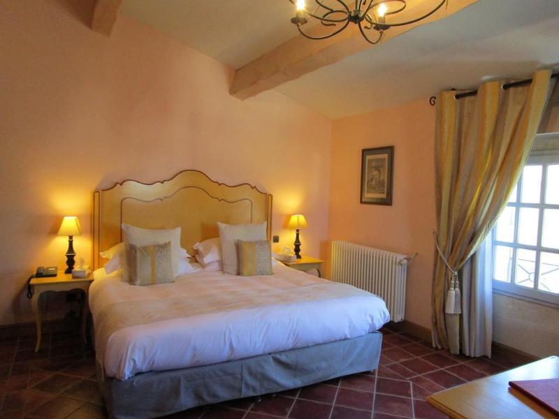 La Villa Mazarin Aigues-Mortes Exterior foto A room at the hotel