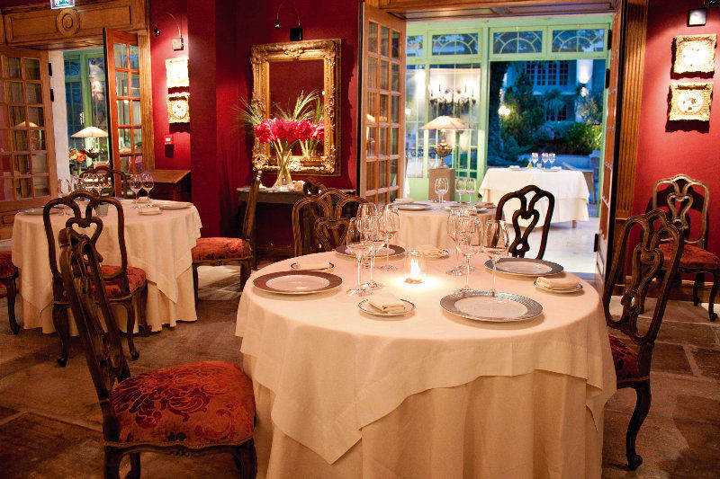 La Villa Mazarin Aigues-Mortes Restaurante foto Restaurant interior