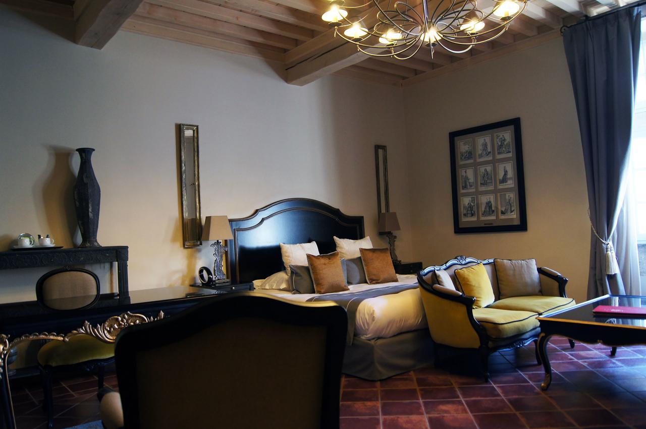 La Villa Mazarin Aigues-Mortes Exterior foto A room at the hotel