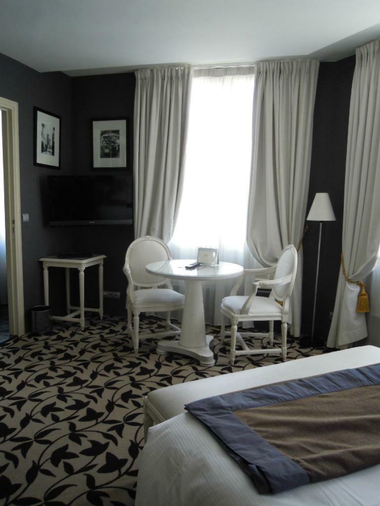 La Villa Mazarin Aigues-Mortes Exterior foto A room at the hotel